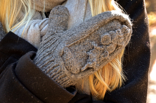 The Holly mitten at an angle