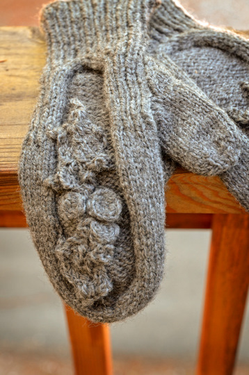 Mittens with Holly leaves and berries